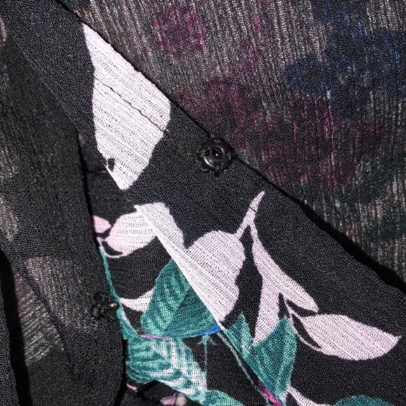 Guess size medium floral bell sleeve boho top - Picture 5 of 6